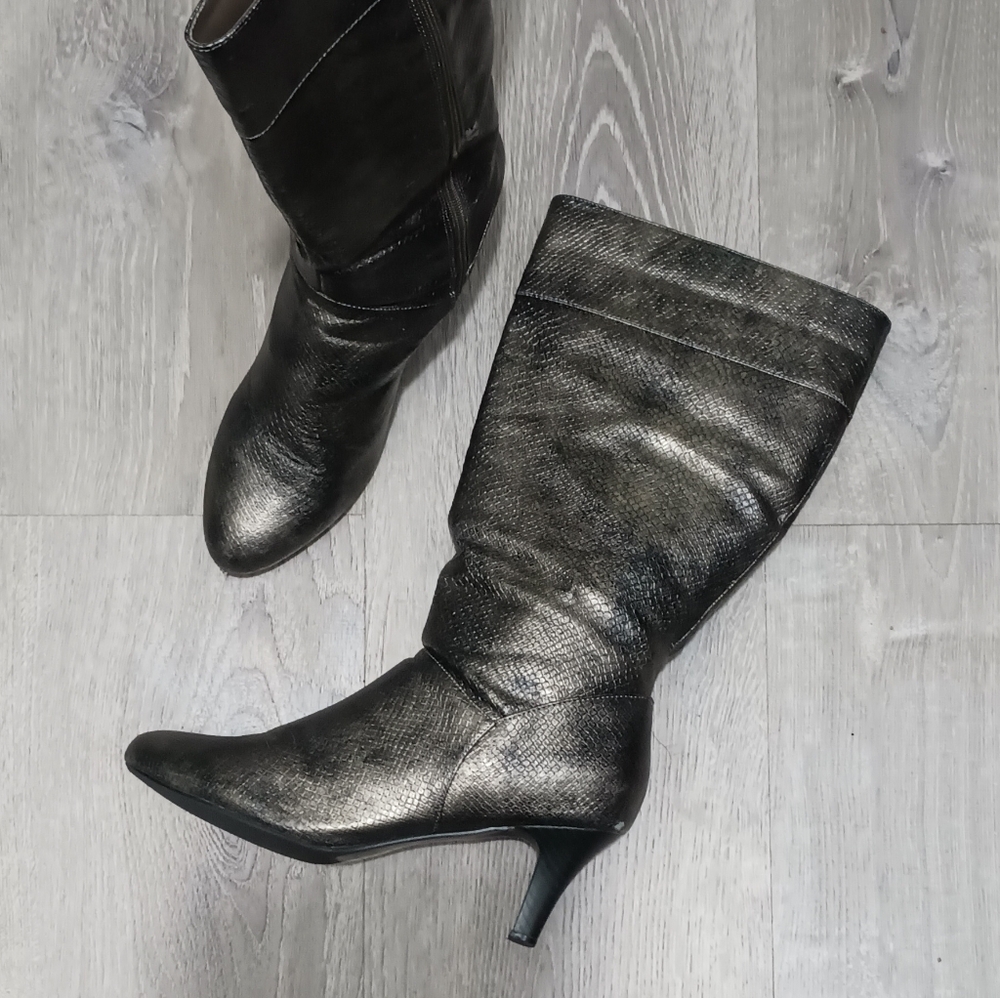 Andiamo Wide Calf Heeled Boot (Metallic Pewter) B